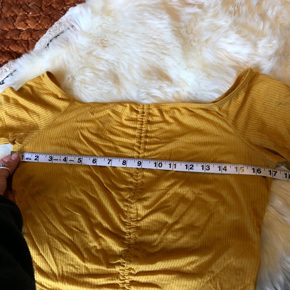 Yellow Extendable Crop Top - Picture 5 of 6